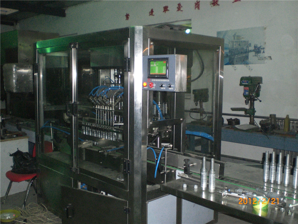 八頭灌裝機